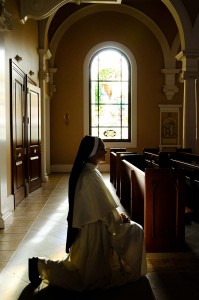 adoration, eucharistic adoration, chapel of st cecilia, nashville dominicans, st cecilia congregation, adoring angels, monstrance,